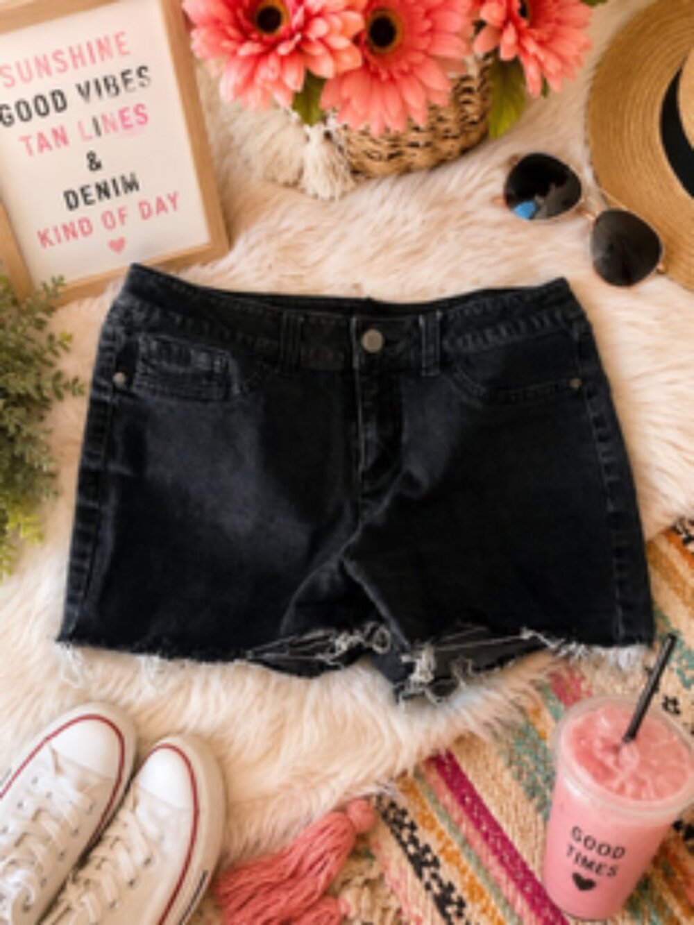 🖤☀️ G.I.L.I. Black Frayed Denim Shorts – Size 4 ☀️🖤